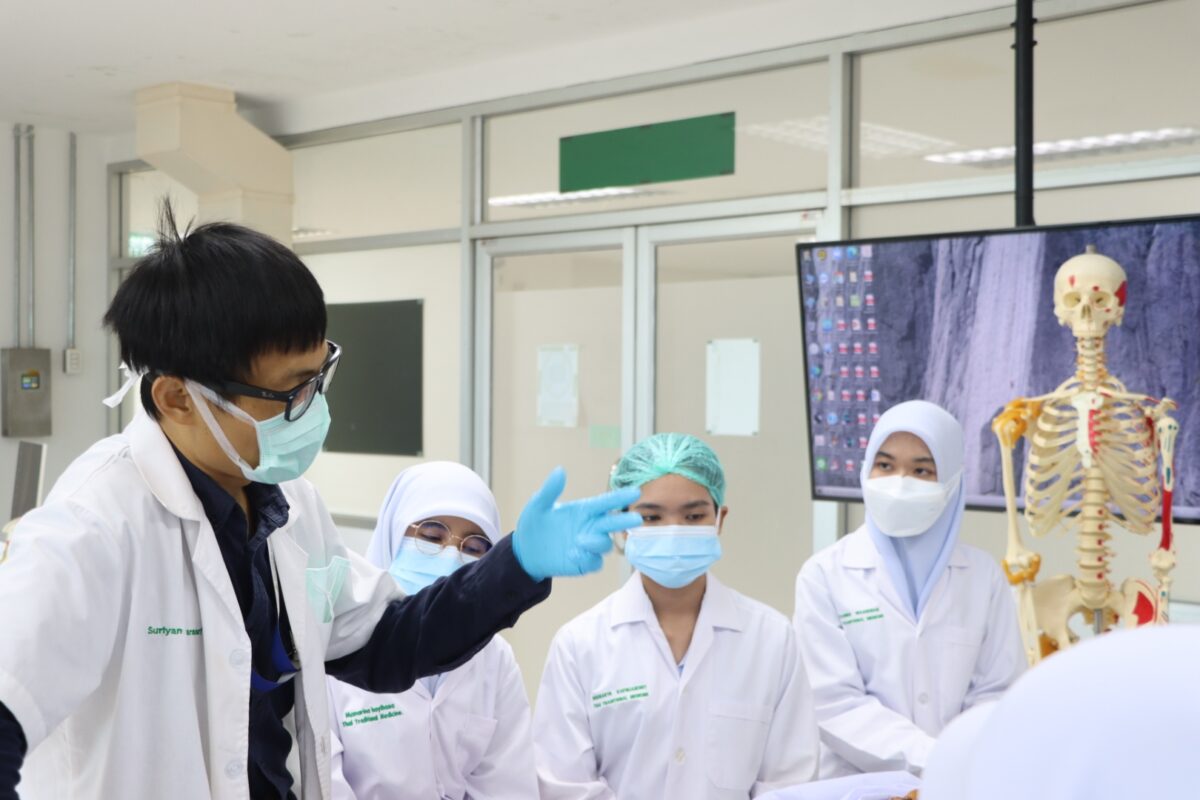 นักศึกษาหลักสูตรแพทย์แผนไทย #SCPHYL เข้าศึกษากายวิภาคศาสตร์ภาคปฏิบัติ